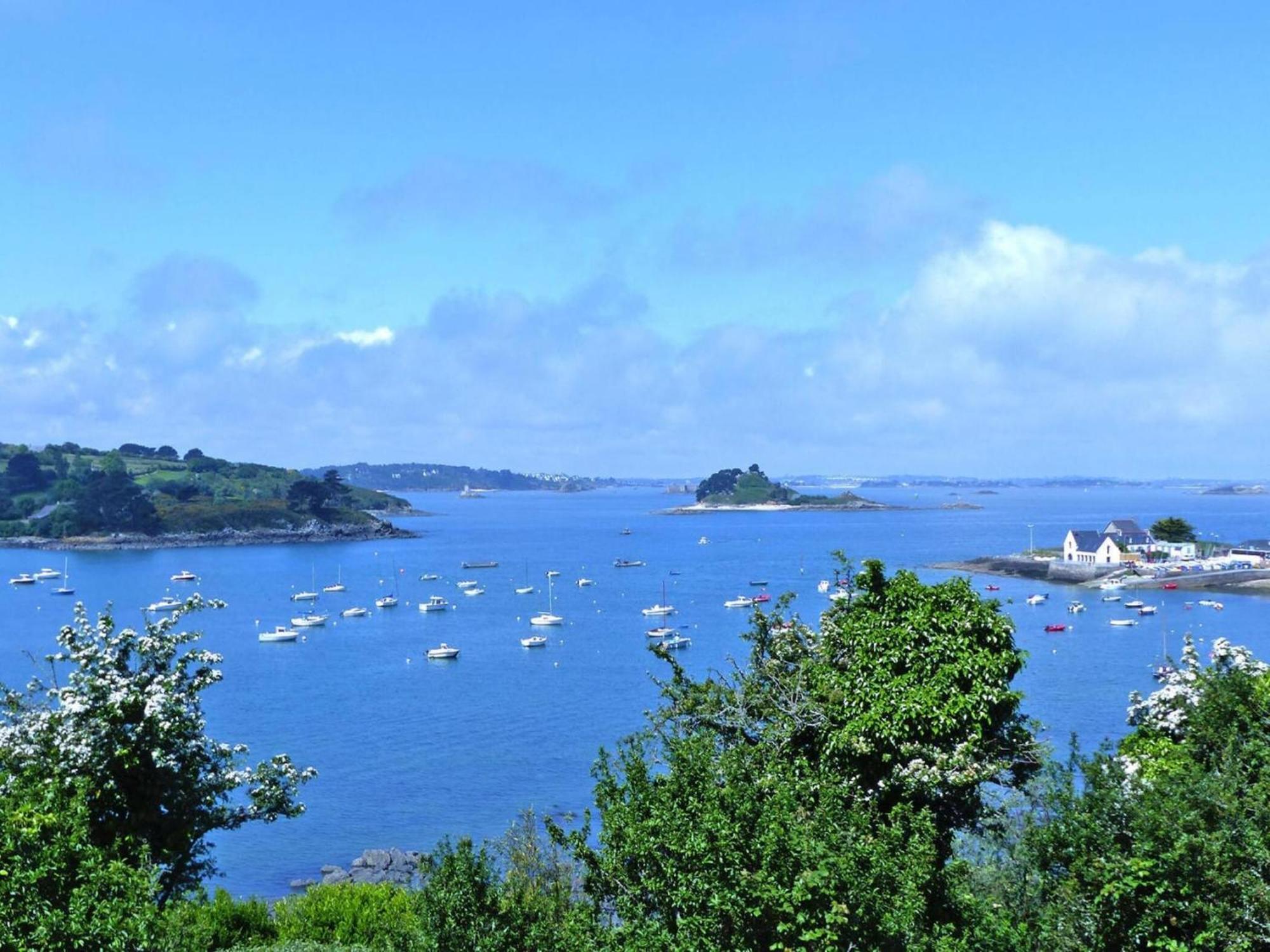 Pretty Breton Holiday Home In A Top Location Plougasnou Exterior foto